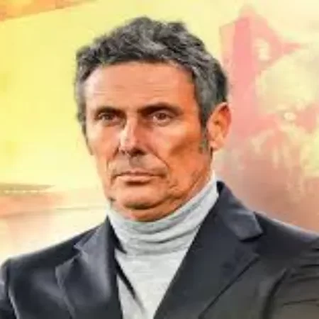 HLV Lecce Luca Gotti vui mừng sau trận hòa 0-0 với Roma